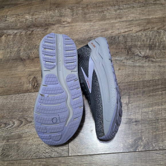 Brooks  Ghost Max Sneaker Women Size 10B - Picture 9 of 13
